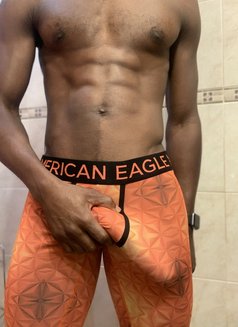 Black Bbc - Acompañantes masculino in Al Manama Photo 1 of 3