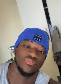 Black Dude - Acompañantes masculino in Dubai Photo 1 of 2