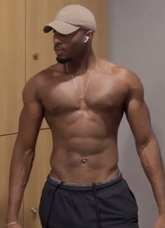 Black Dude - Acompañantes masculino in Dubai Photo 2 of 2