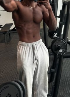 Black Explorer Bbc - Acompañantes masculino in Riyadh Photo 1 of 3