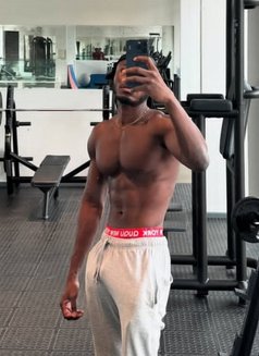 Black Explorer Bbc - Acompañantes masculino in Riyadh Photo 2 of 3