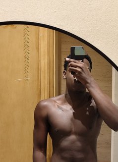 Black Impactor - Acompañantes masculino in Riyadh Photo 1 of 1