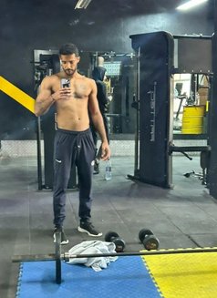 Black Man - Acompañantes masculino in Tunis Photo 1 of 2