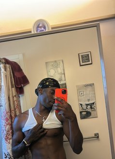 Black Master - Male escort in Riyadh Photo 2 of 6