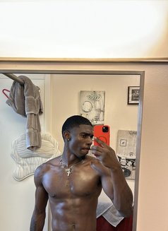 Black Master - Male escort in Riyadh Photo 5 of 6