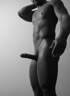 Black Mike - Male escort in Jeddah Photo 1 of 2