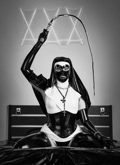 Black Queen - escort in Doha Photo 1 of 2