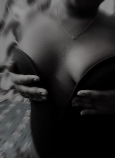 Queen black and many other in Kolkata - escort in Kolkata Photo 2 of 4