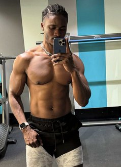 Black Steel Top - Male escort in Bangkok Photo 2 of 4