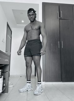 Blackie - Male escort in Dubai Photo 1 of 4