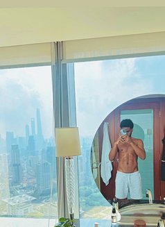 Blackmm - Male escort in Singapore Photo 3 of 4