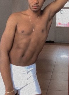 Blackmm - Male escort in Singapore Photo 1 of 4