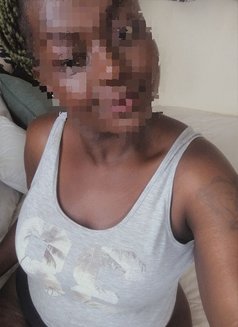 Blackmuffin - puta in Nairobi Photo 2 of 3