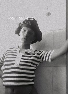 Blacktoy - Transsexual escort in Nairobi Photo 2 of 6