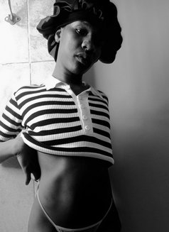 Blacktoy - Transsexual escort in Nairobi Photo 5 of 6