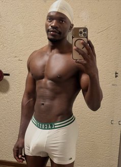 Banks - Male escort in Riyadh Photo 3 of 8