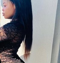 Blanche - puta in Kuwait Photo 1 of 1