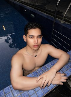 BLASTER YOUNG - Male escort in Bali Photo 5 of 5