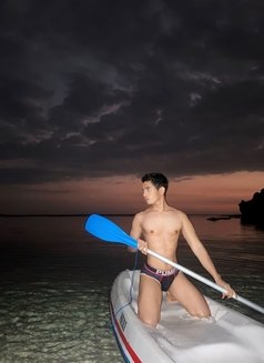 BLASTER YOUNG - Male escort in Bali Photo 2 of 8