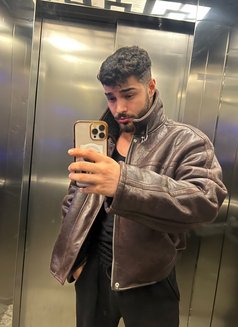 Blok - Male escort in İstanbul Photo 4 of 8