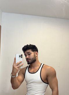 Blok - Male escort in İstanbul Photo 9 of 10
