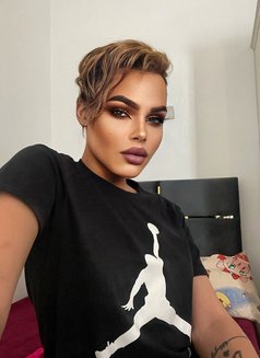 Blondie146 - Male escort in Doha Photo 1 of 7
