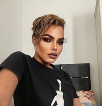 Blondie146 - Male escort in Doha