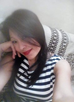 Bloosom - puta in Noida Photo 3 of 3