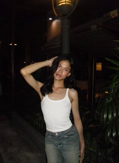 Blossom - Transsexual escort in Bangkok Photo 2 of 7