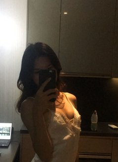 Blossom - Transsexual escort in Bangkok Photo 3 of 7