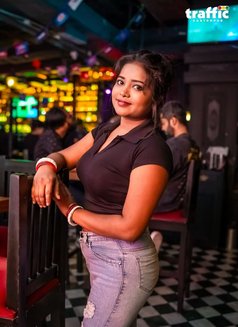 Blowjob Expert Riya - puta in Kolkata Photo 2 of 3