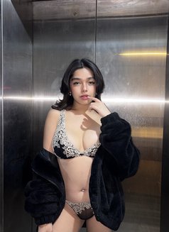 Blythe Xx - puta in Abu Dhabi Photo 27 of 29