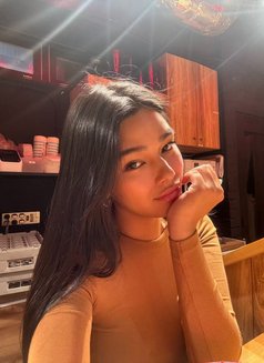 Blythe Xx - puta in Abu Dhabi Photo 28 of 29