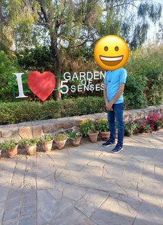 Bobby - escort in New Delhi Photo 4 of 5