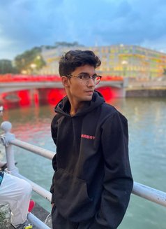 Bobby loyal - Male escort in Singapore Photo 5 of 5