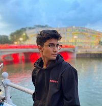 Bobby loyal - Male escort in Singapore