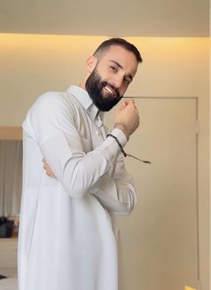 Bobs - Male escort in Riyadh Photo 2 of 7