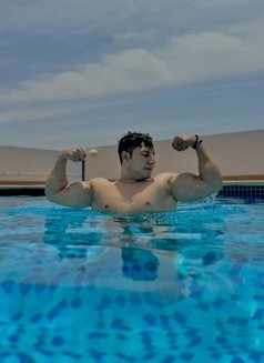 Body to body massage (gym boy) - Male escort in Dubai Photo 2 of 12