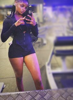 Body to body Massage - puta in Entebbe Photo 1 of 4