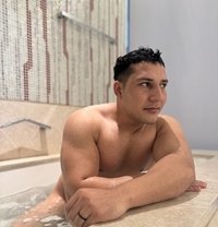 Body to body massage (gym boy) - Male escort in Dubai