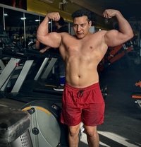 Body to body massage (gym boy) - Acompañantes masculino in Dubai