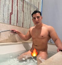 Body to body massage (gym boy) - Acompañantes masculino in Dubai