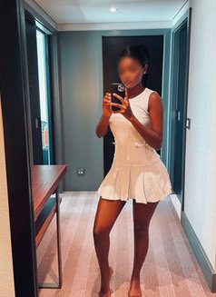 Body2body sliding massage - escort in Kampala Photo 3 of 4