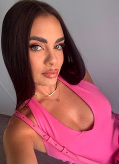 Bona - escort in London Photo 9 of 15