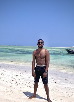 Bonface - masseur in Mombasa Photo 6 of 7