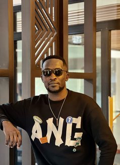 Bonface - masseur in Nairobi Photo 3 of 7