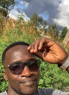 Bonface - masseur in Nairobi Photo 5 of 5