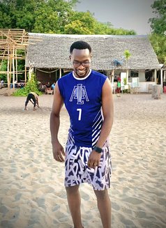 Bonface - masseur in Nairobi Photo 5 of 6