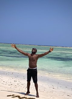 Bonface - masseur in Nairobi Photo 3 of 5