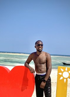 Bonface - masseur in Nairobi Photo 5 of 5